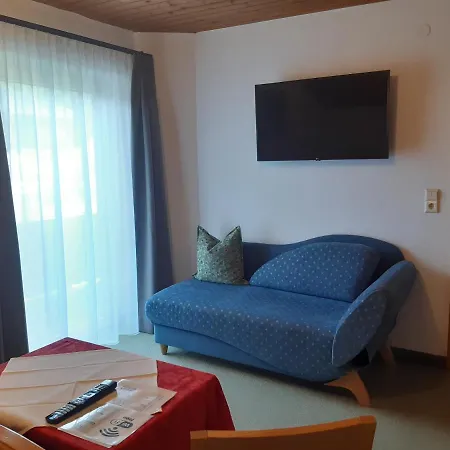 特劳德尔旅馆 *