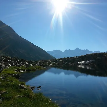 特劳德尔旅馆 公寓 *