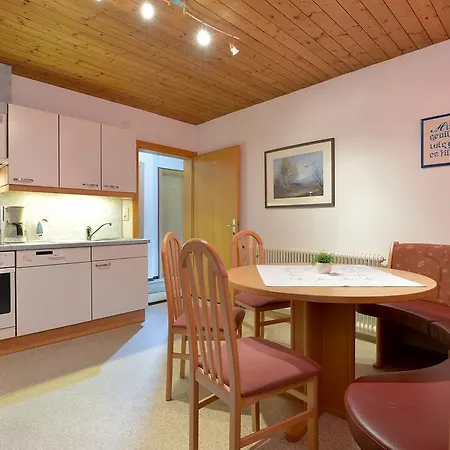 特劳德尔旅馆 *